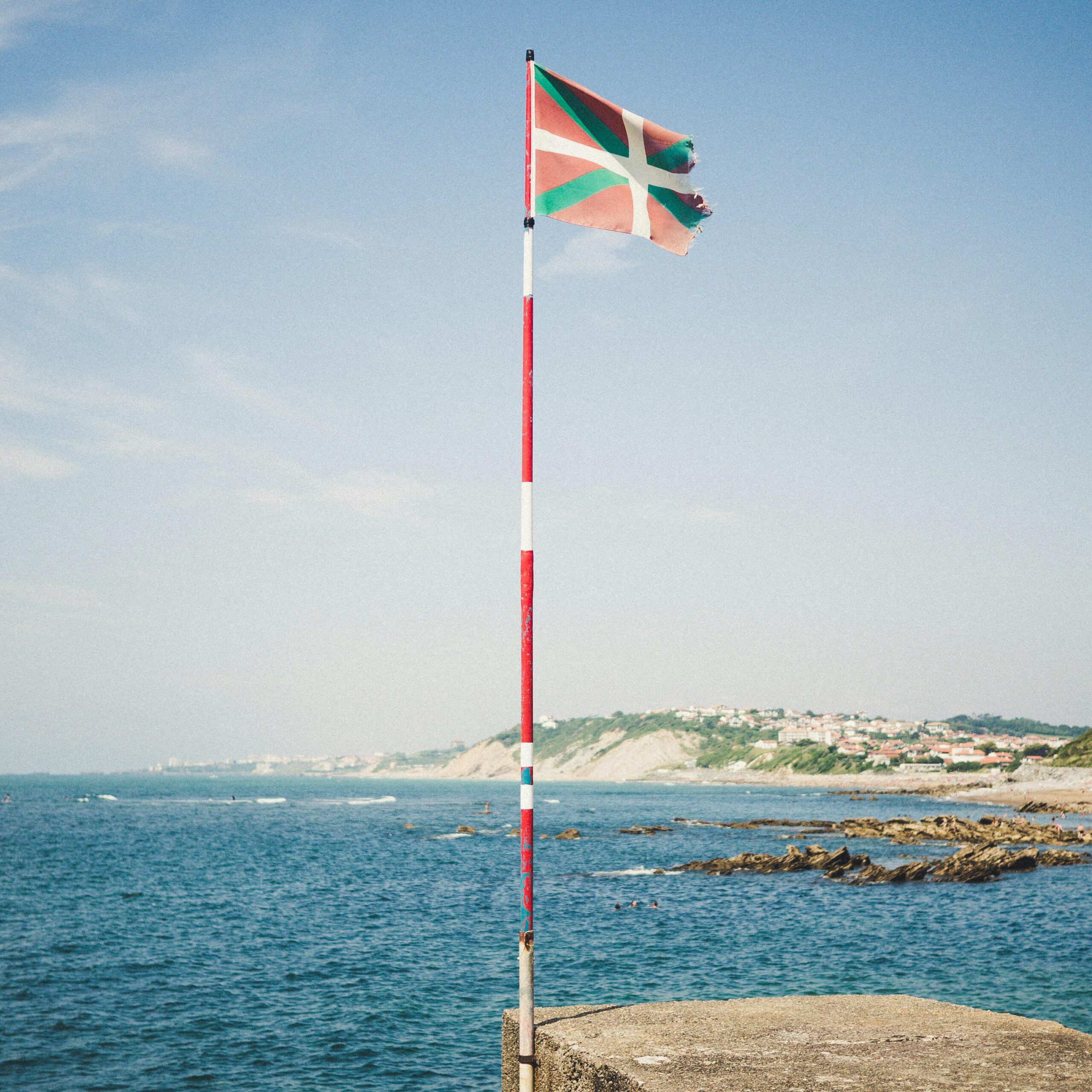 cidre du pays basque drapeau basque